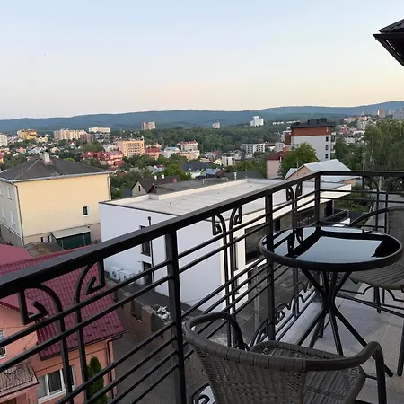 Apartment салатовий дім
